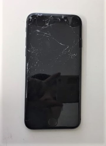 画面割れ iPhone 8 before スマホスピタル鹿児島店