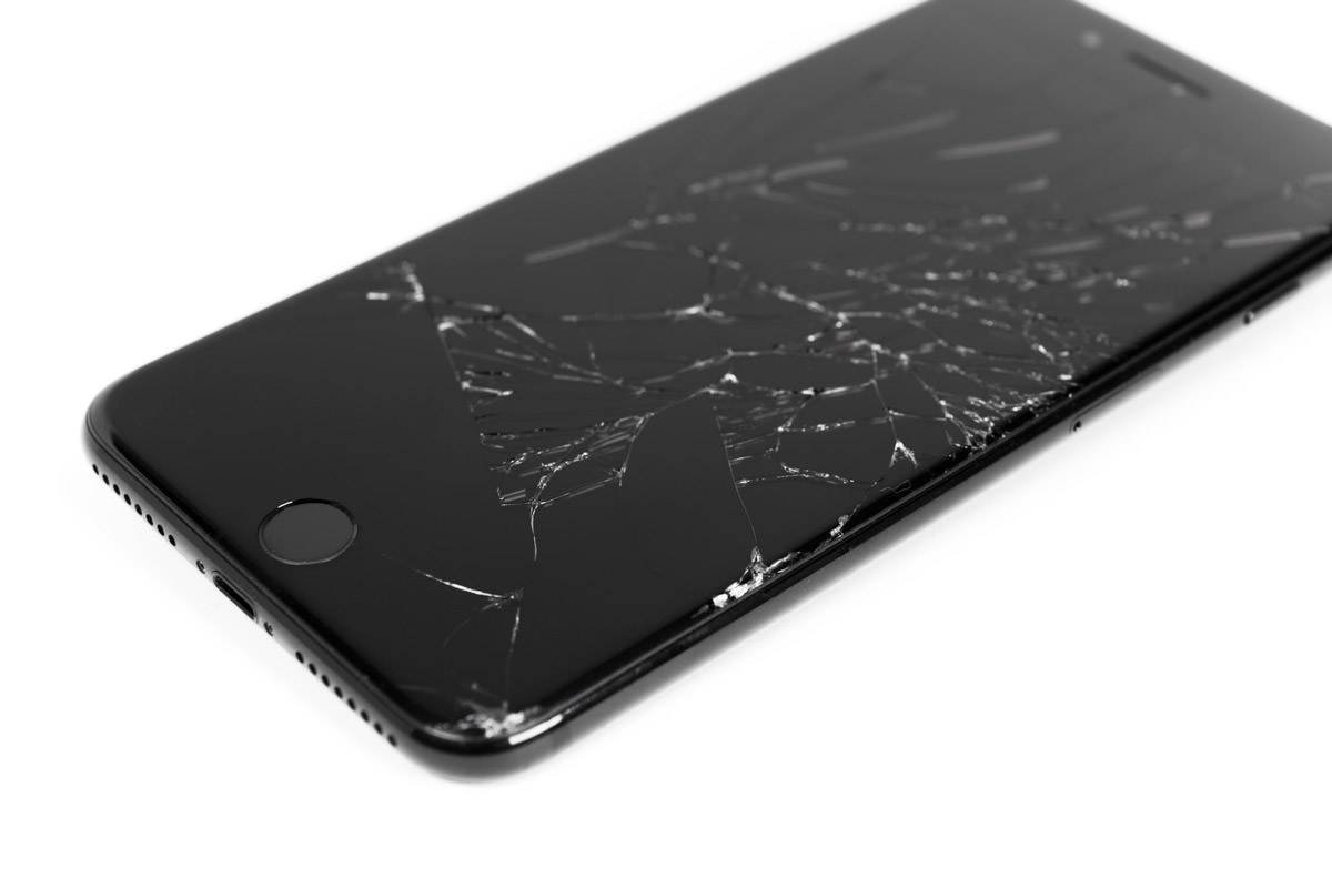 画面が割れたiPhoneのイメージ画像