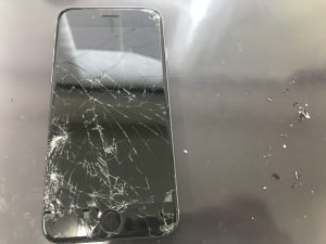 iPhone画面割れ