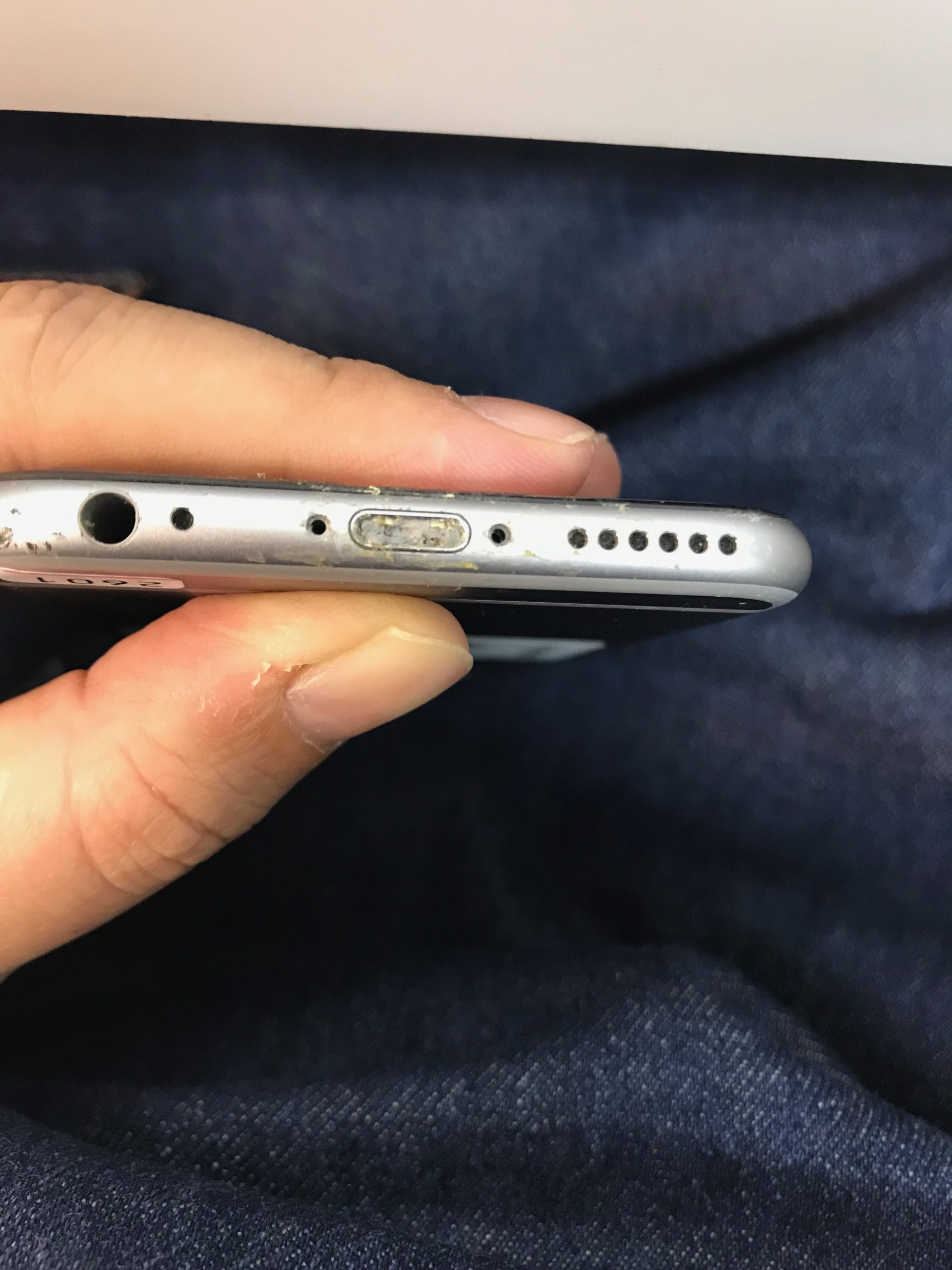 iPhone3gs 液晶不良と充電不良　予備品付 iPhone3gs 液晶不良と充電不良 予備品付新 デザイン