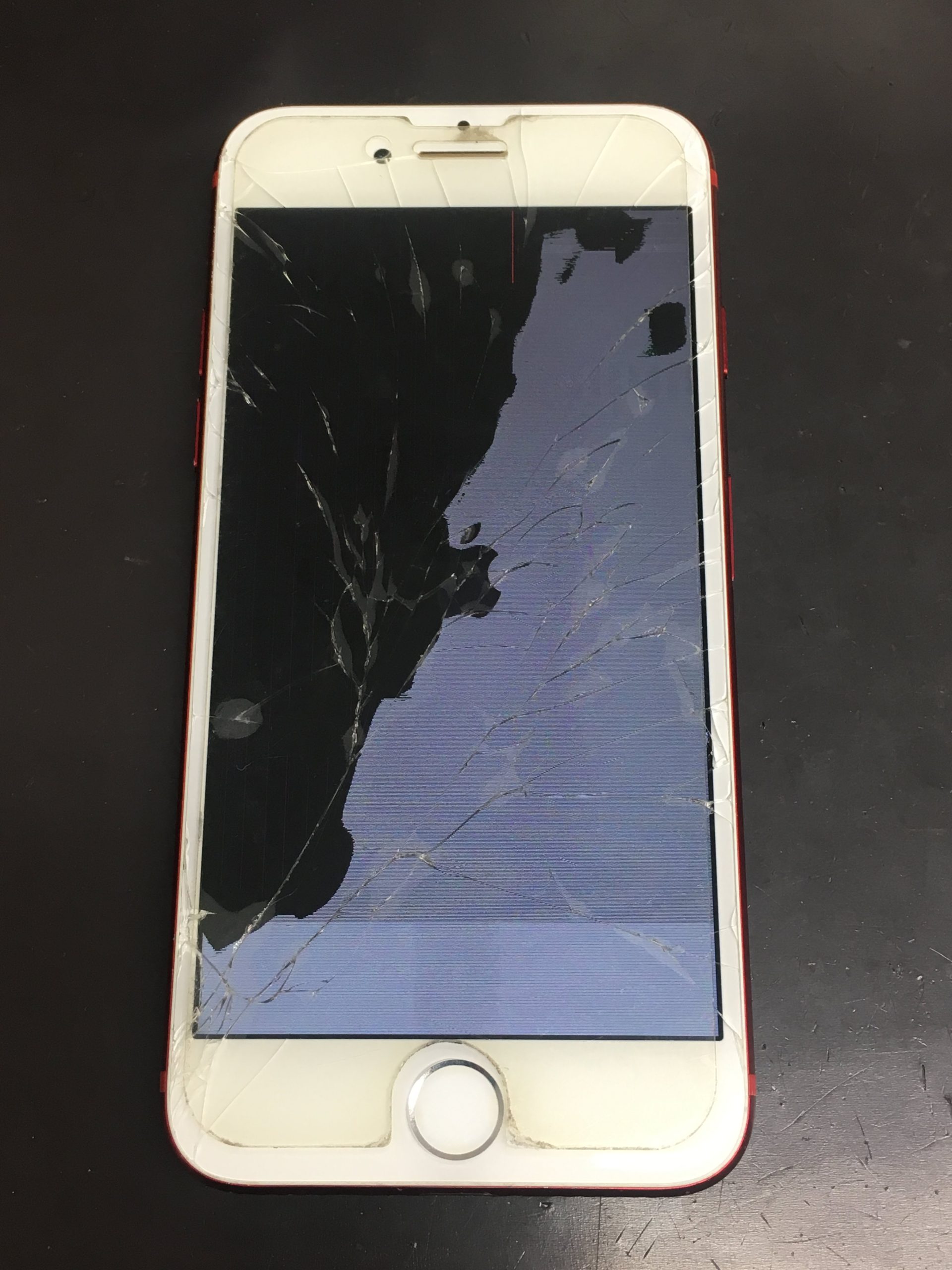 割れた画面に黒いシミ！それ、液晶の故障の「液漏れ」かも