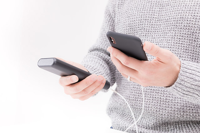 iPhoneの充電器が奥まで刺さらない時は─iPhoneが充電できず困っ iPhoneの充電器が奥まで刺さらない時は─iPhoneが充電できず困っ