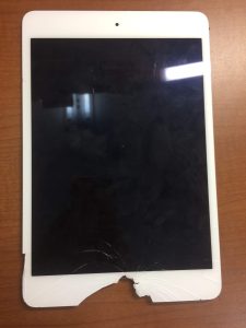 水没と思われる故障によって液晶画面に異常が発生しているiPhone6sの写真
