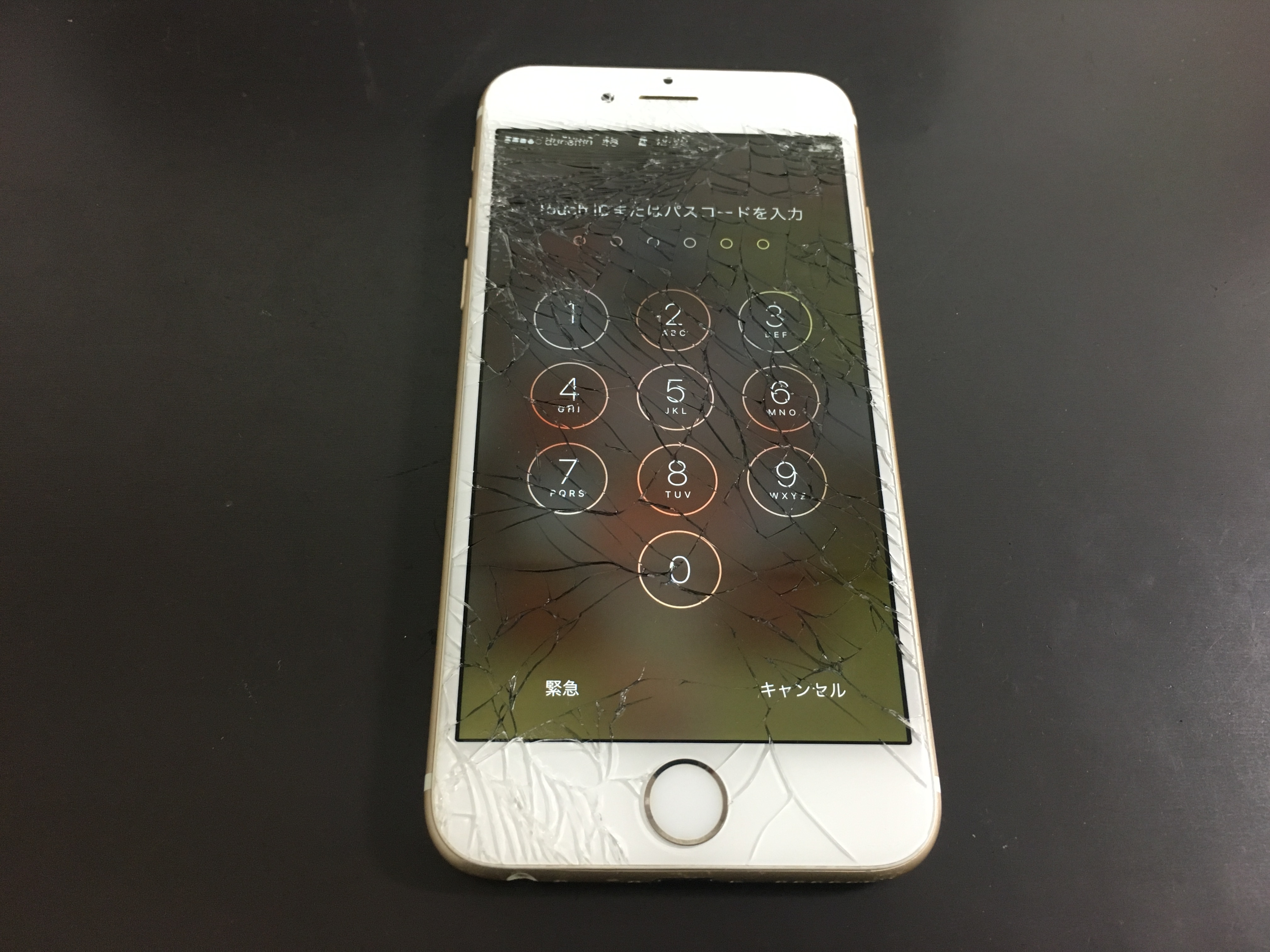 Iphoneの画面が割れた こんな重症でも直りますよ スマホスピタル
