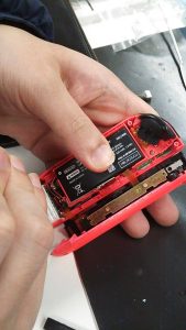Switchジョイコン分解中