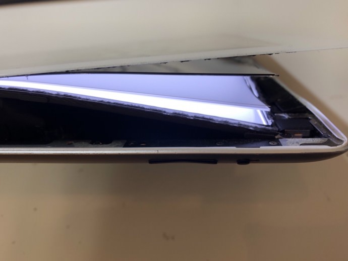 iPad 画面 浮く