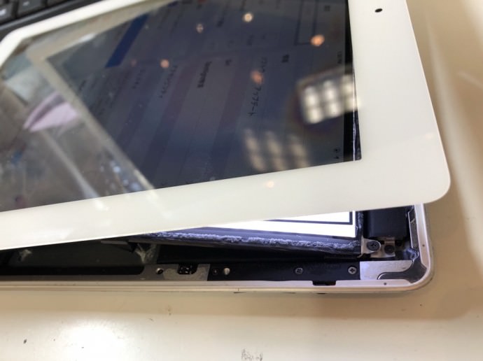 iPad 画面 バッテリー膨張