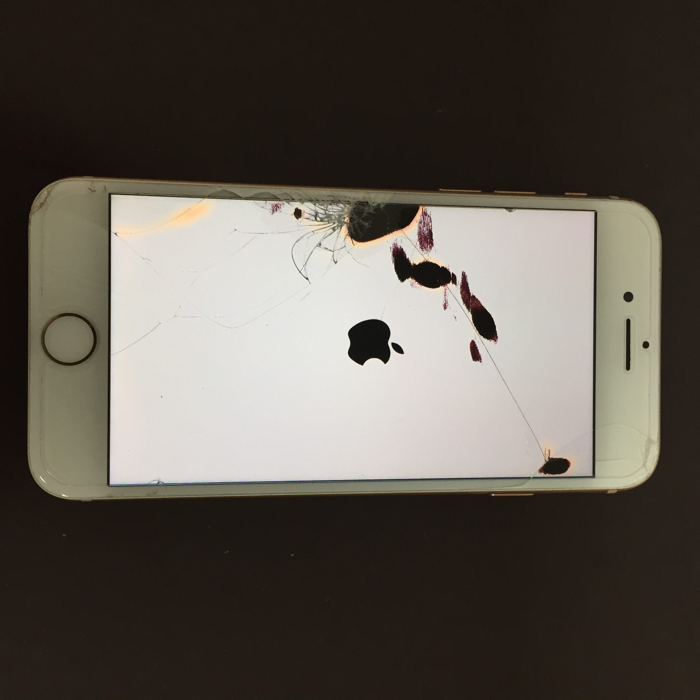 画面が割れて液晶漏れが…そもそも液晶漏れとは？ | スマホ・iphone修理