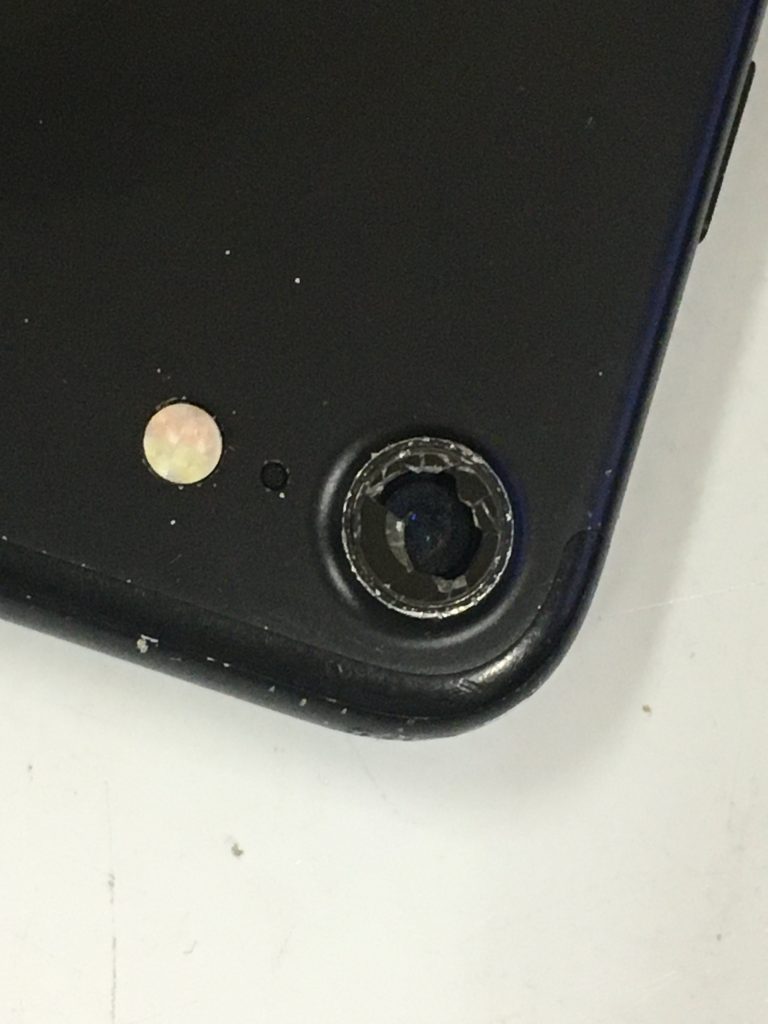 iPhone修理　カメラ修理　ガラス　レンズ　割れ　くもり　欠けた　穴　開いた　高槻　北摂