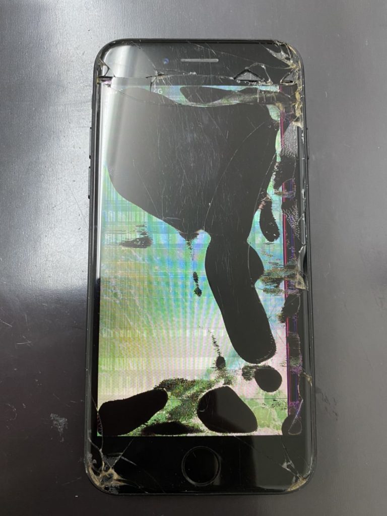 iPhone画面割れ