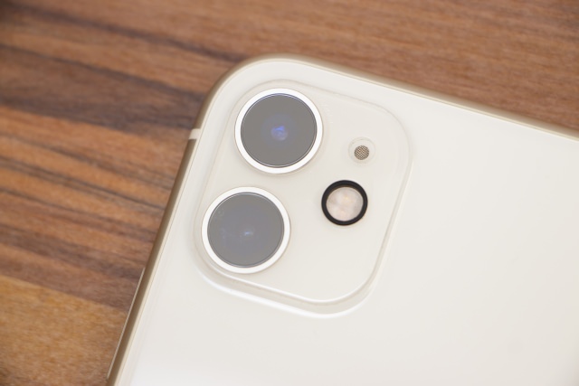 Iphoneのカメラレンズに傷が 修理までの応急処置やおすすめの対策をご紹介 スマホスピタル