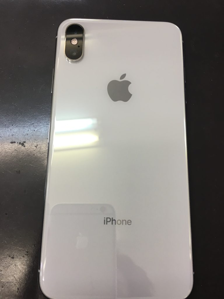 iPhone8以降の本体は背面ガラスです！背面ガラス割れ放置は良くない