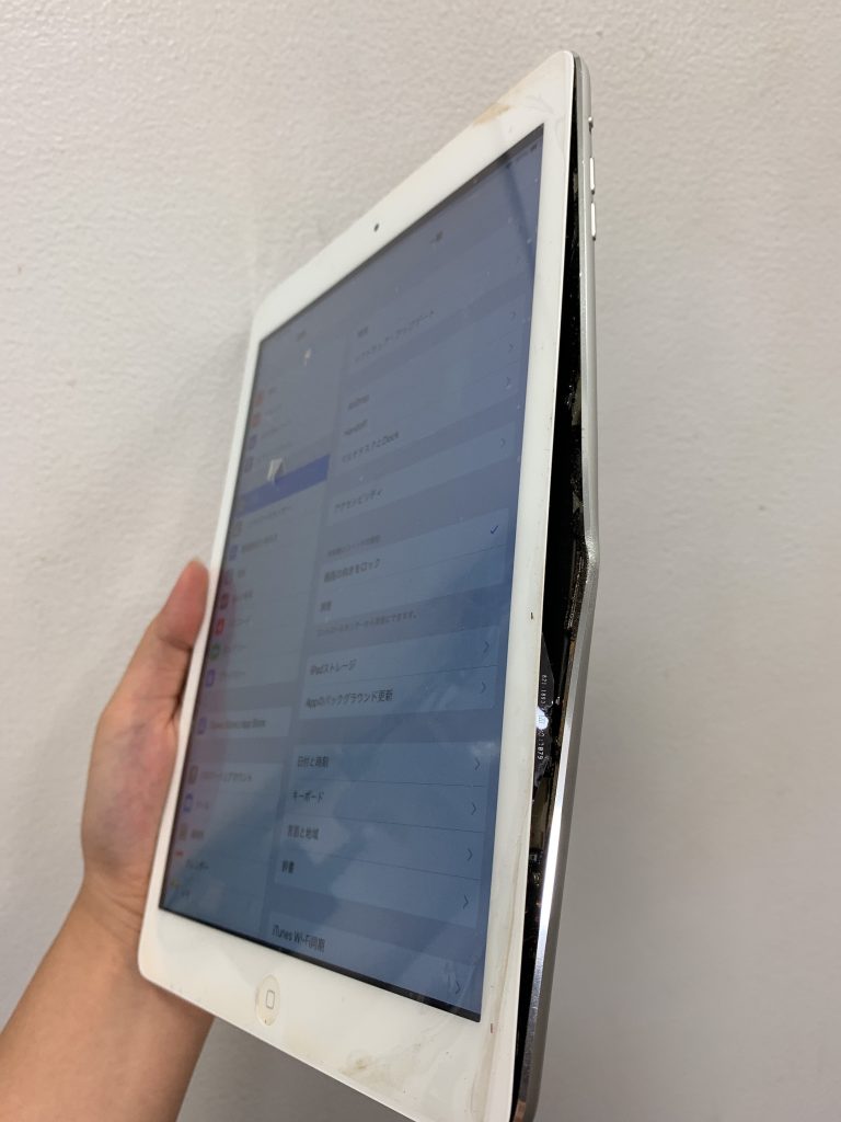 iPad　液晶　ガラス　歪み　修理　高槻　大阪　スマホスピタル