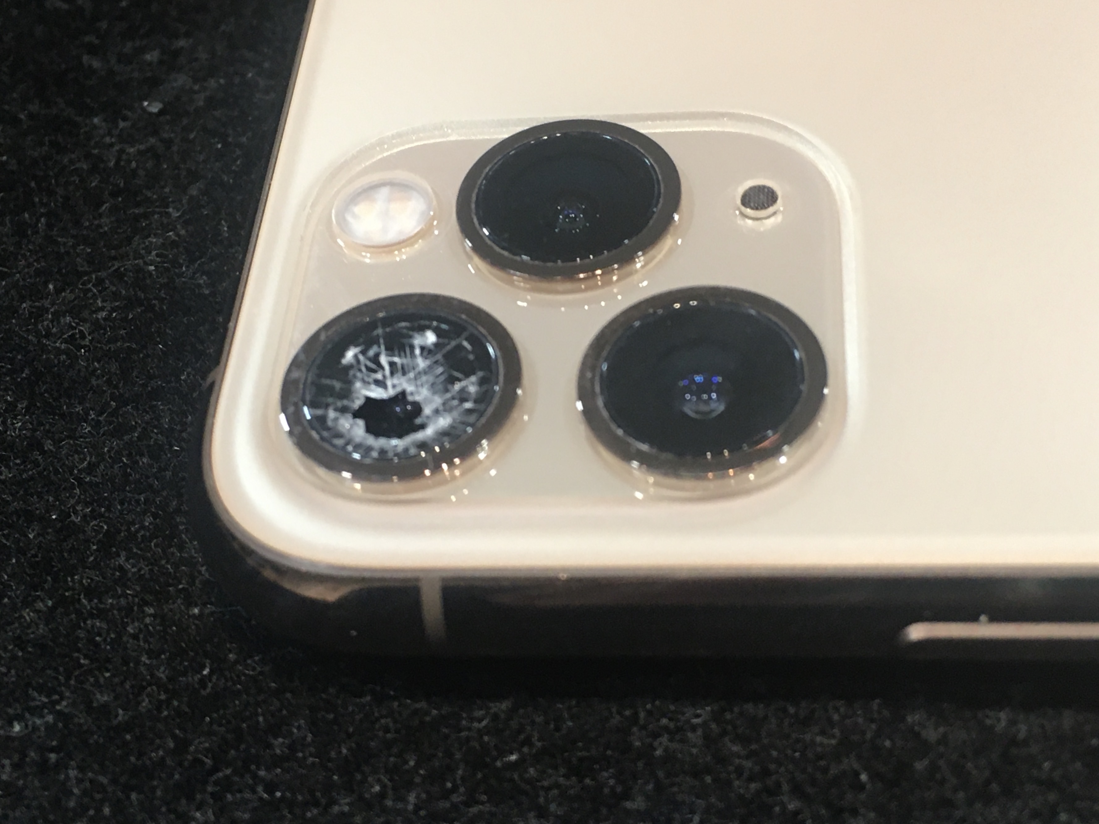 スマホ・iPhoneのカメラレンズが割れてしまったら、カメラレンズの交換