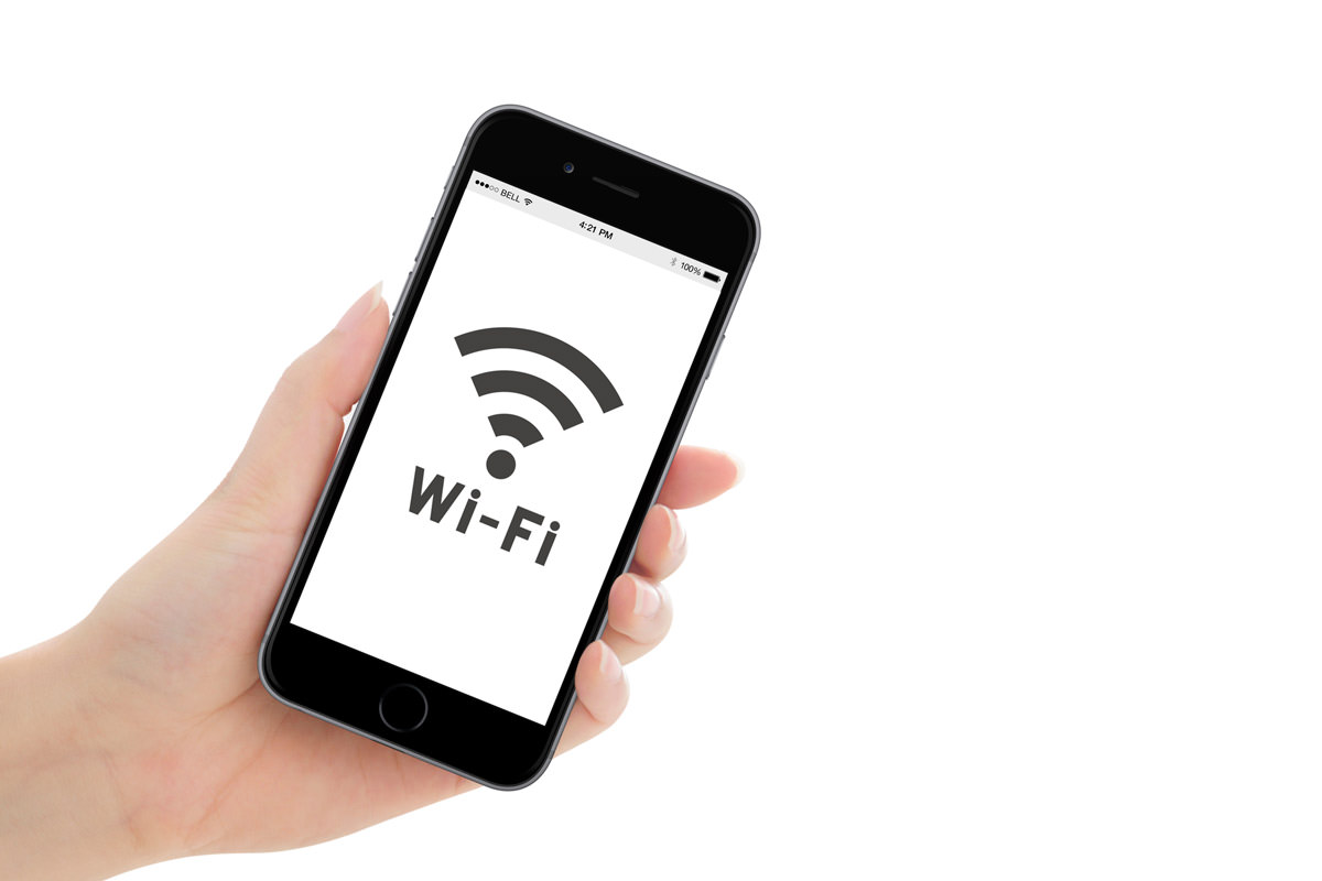 Wi-Fi接続するiPhoneのイメージ写真