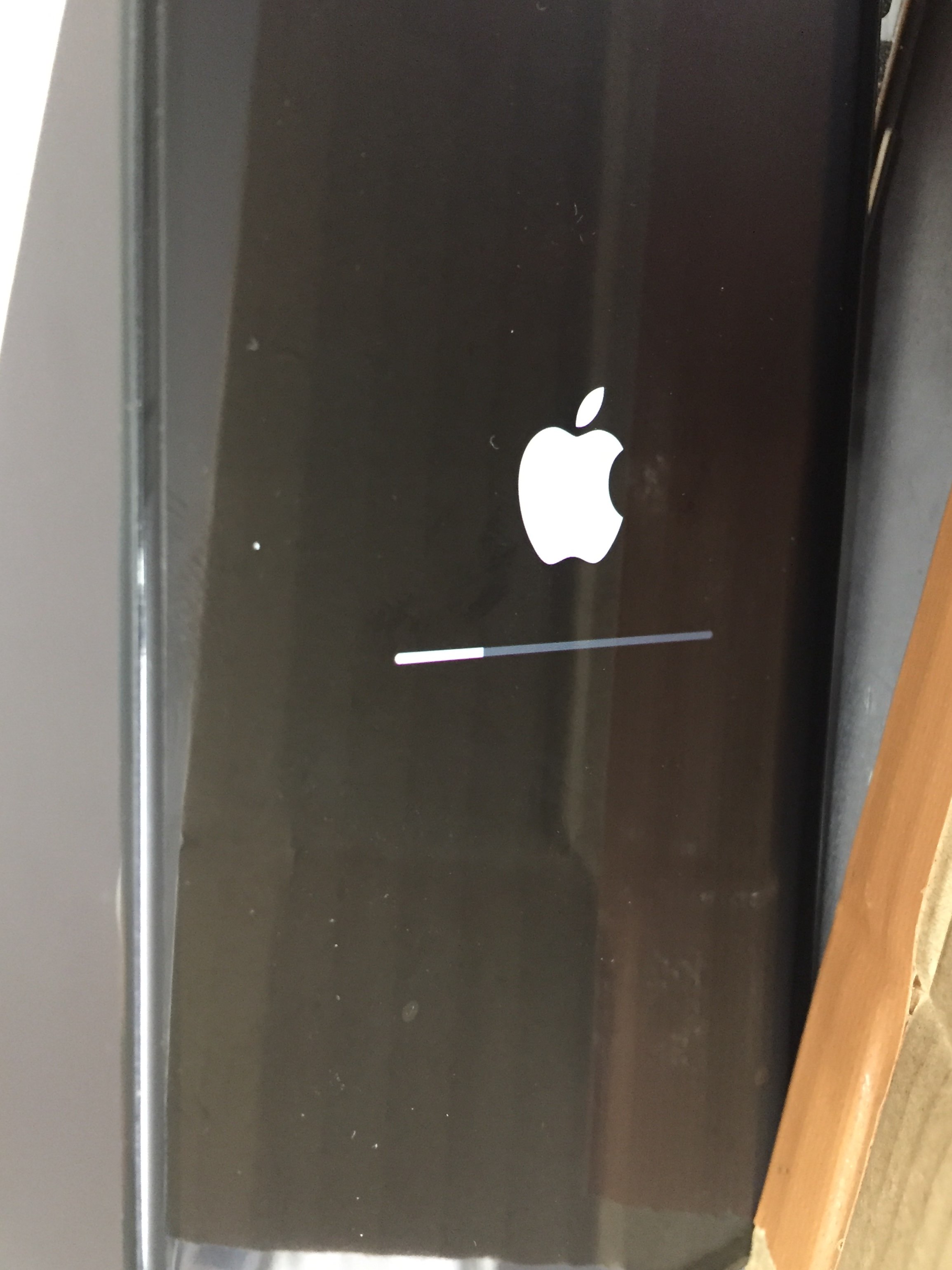 立ち上げ画面のリンゴマークから進まない Iphoneが稀に陥るリンゴループの意外な解決方法とは スマホスピタル