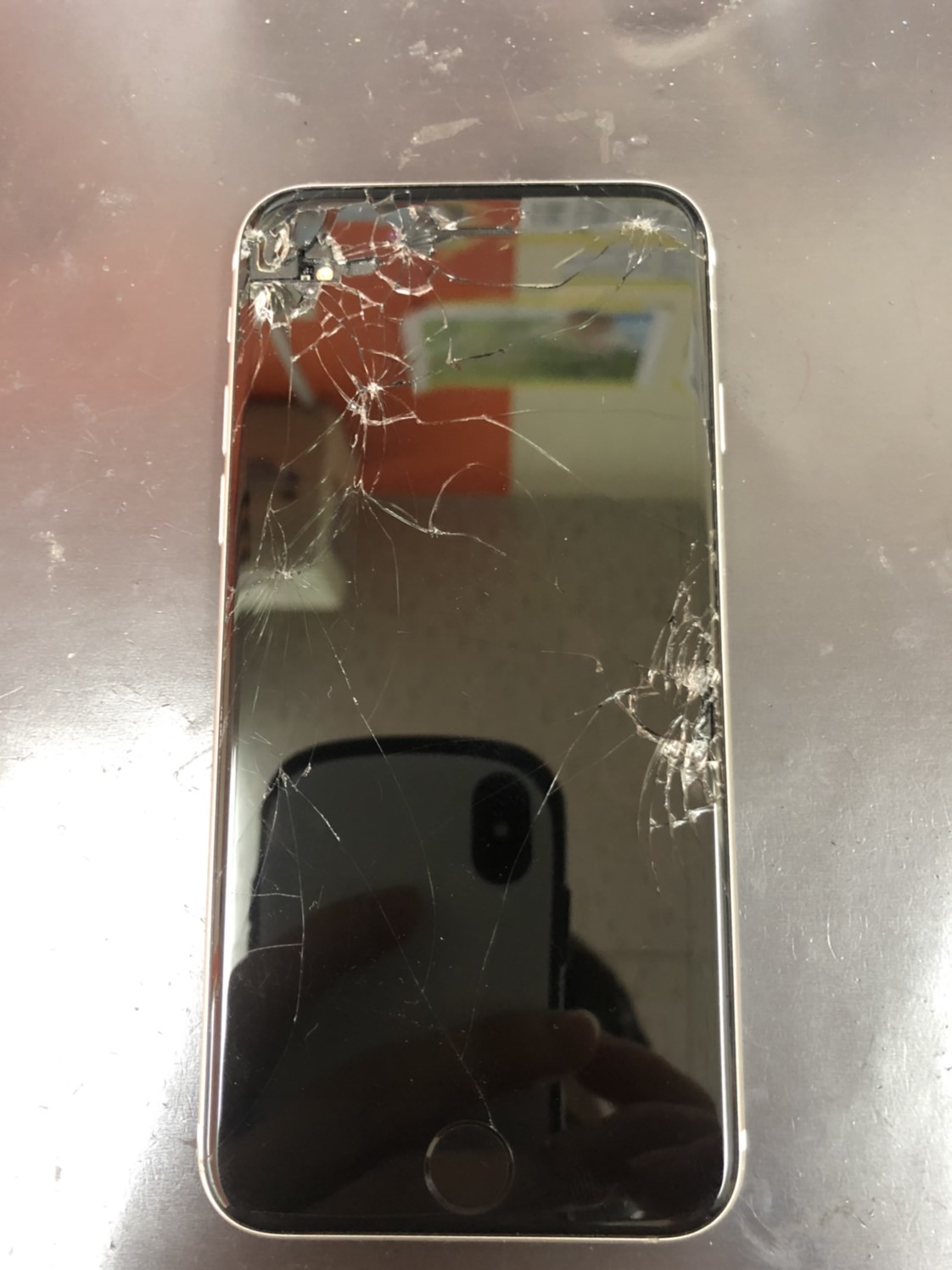 Iphoneの画面割れを放置しないで スマホスピタル