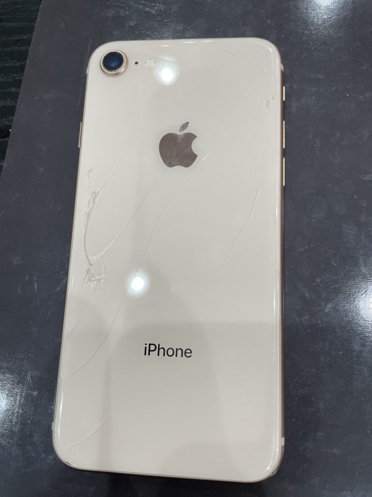 iPhone8 背面 修理