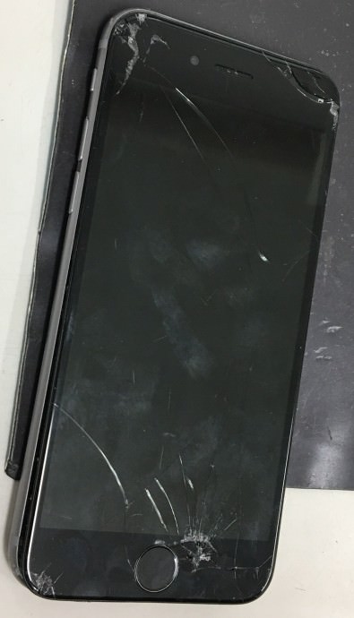 iPhone修理、画面割れ