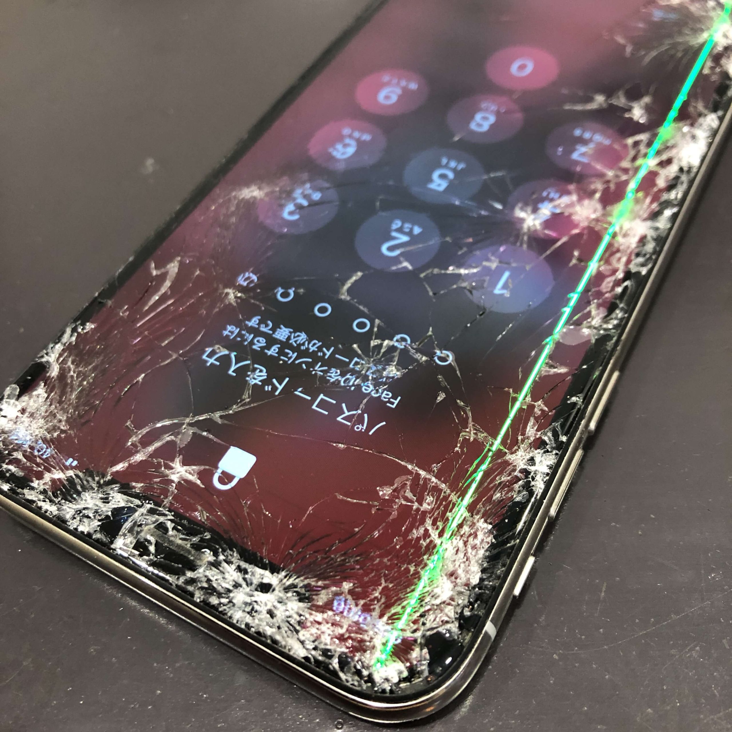 Iphoneの画面に緑の縦線 光線 がでてしまったら 修理でなおる 対策方法は スマホスピタル