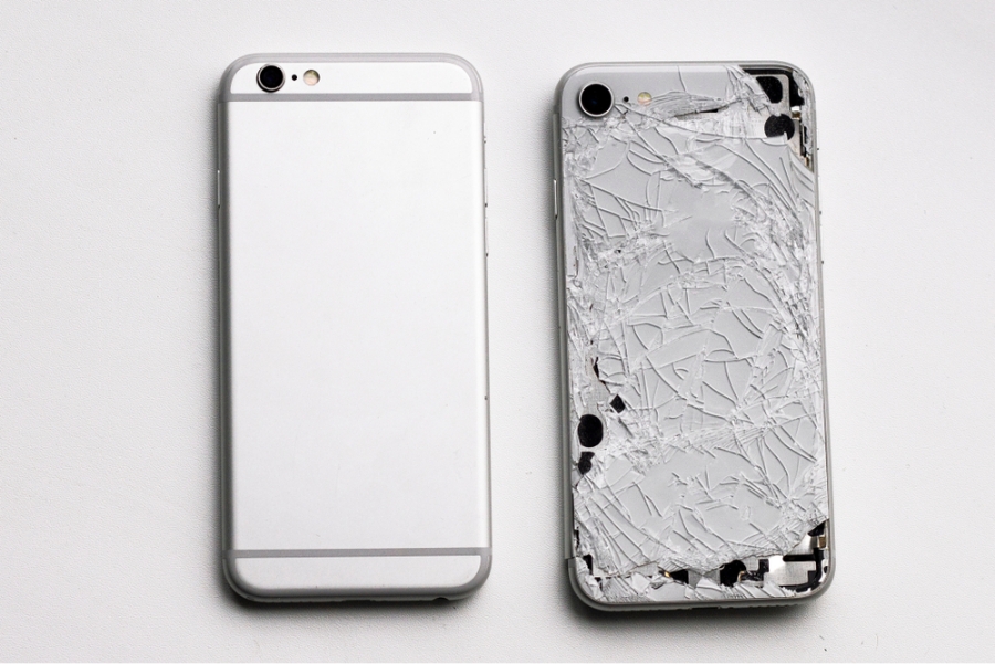 スマホ・iPhoneの背面ガラスは修理可能？交換しなくても平気なの