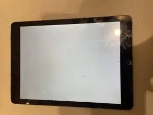 落下し画面が真っ白になったiPad 6