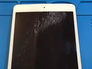 階段から落として壊れたiPad mini 4