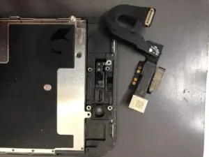 通話時に相手の声が聞こえないiPhone SE（第2世代）のスピーカー