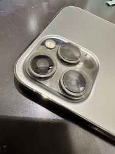 iPhone12promaxカメラレンズ修理前