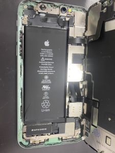 iPhone11画面交換分解中