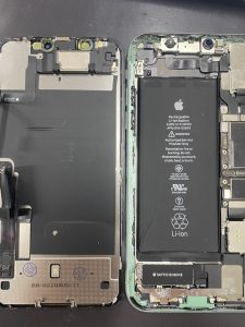 iPhone11画面交換分解中