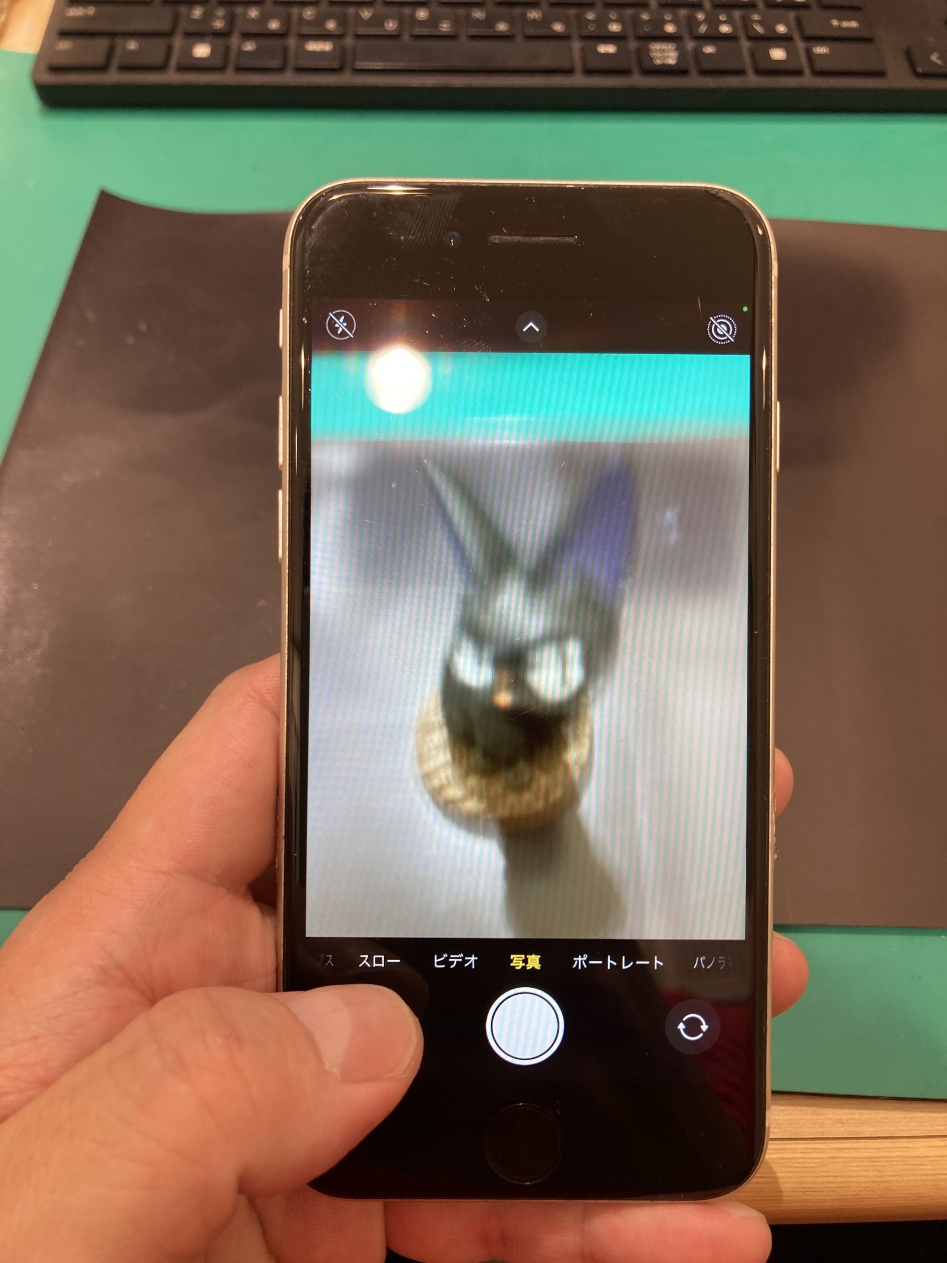 iPhoneSE3】バックカメラがぶれる…パーツ交換で改善しました！ | スマ