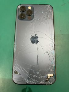 iPhone12Pro背面　修理前