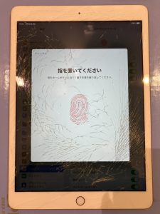 iPad8ガラス修理前