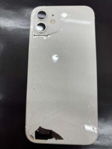 iPhone12　背面　破損　故障　修理　