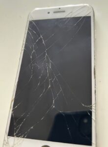 iPhone8画面割れ