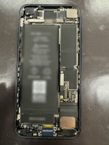 iPhoneSE3バッテリーとドックコネクター交換