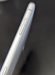 XperiaXZ2音量ボタン埋没