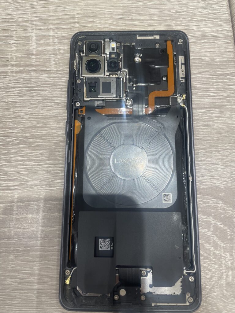 HUAWEI P30 背面開けた図