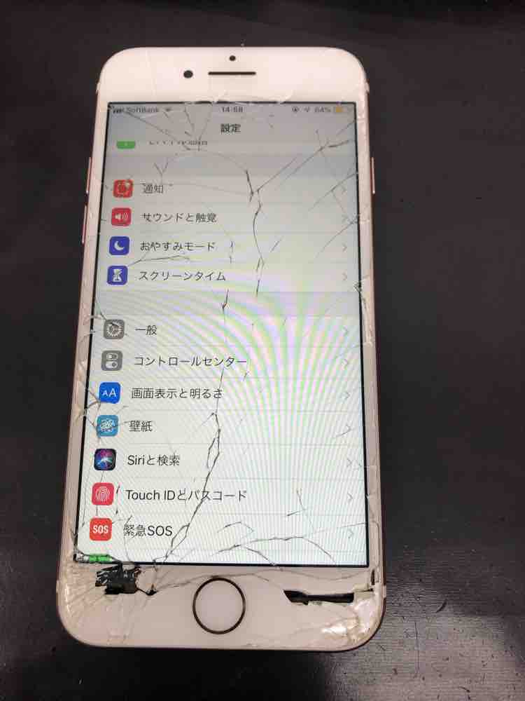 大事なパーツ近くのガラス割れにはご用心 スマホスピタル大阪駅前第4ビル