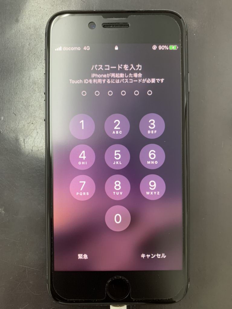 iPhone8の画面修理で綺麗に改善