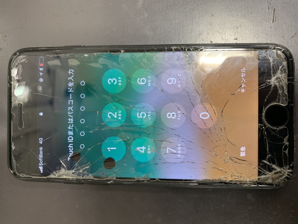 iPhone7 画面 黒いシミ