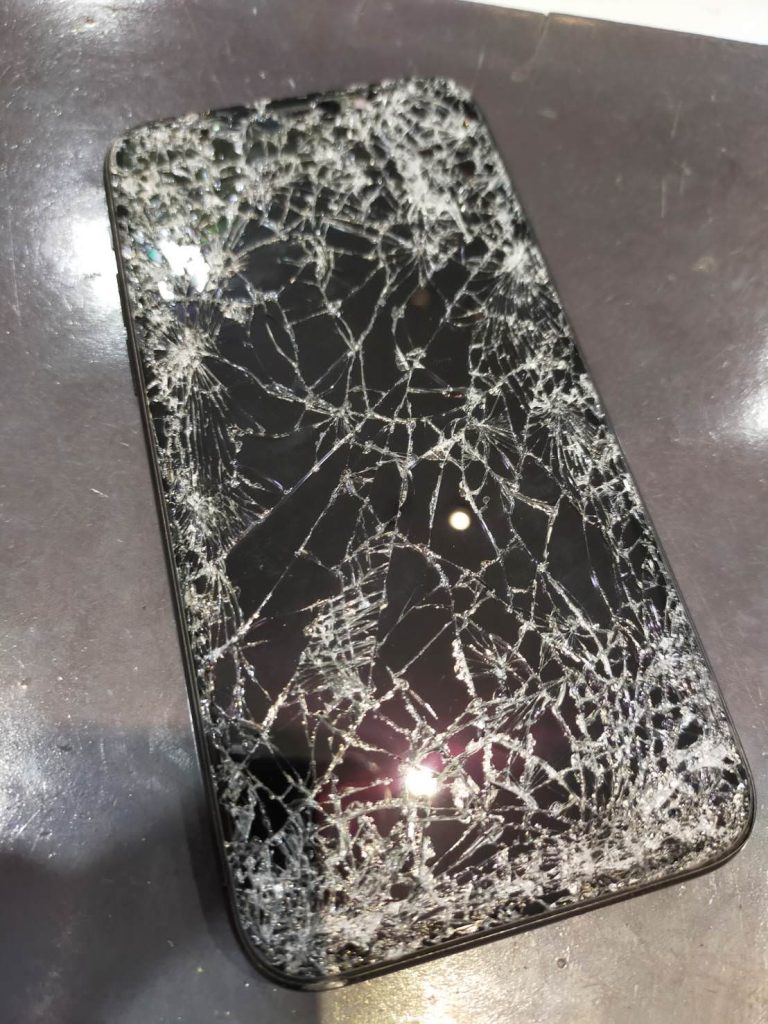 iPhone11Pro画面割れ