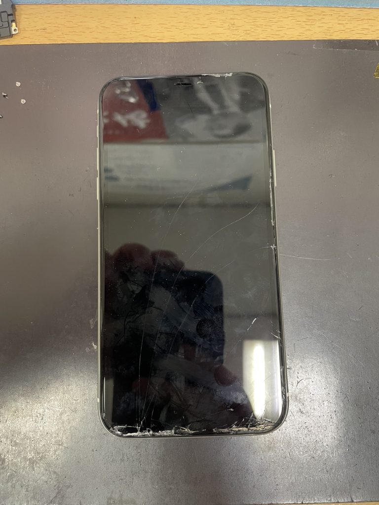 iPhone 11の水没復旧修理