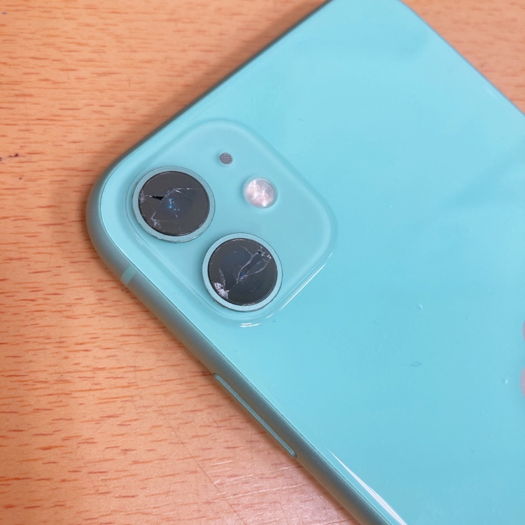 iPhone 11のカメラ割れ修理