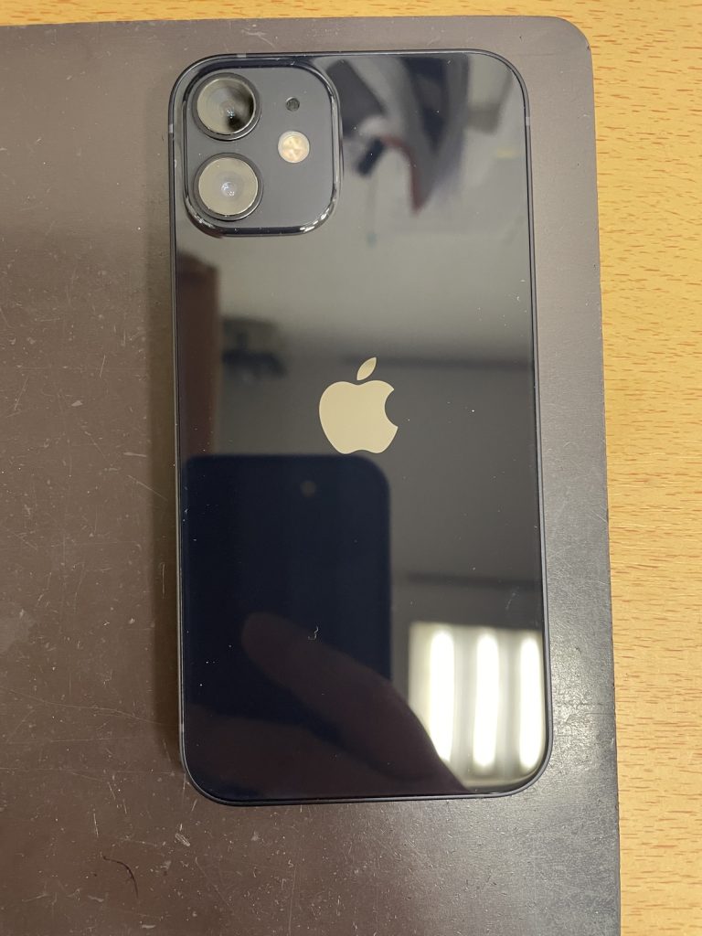 iPhone 12 miniのカメラ割れ修理