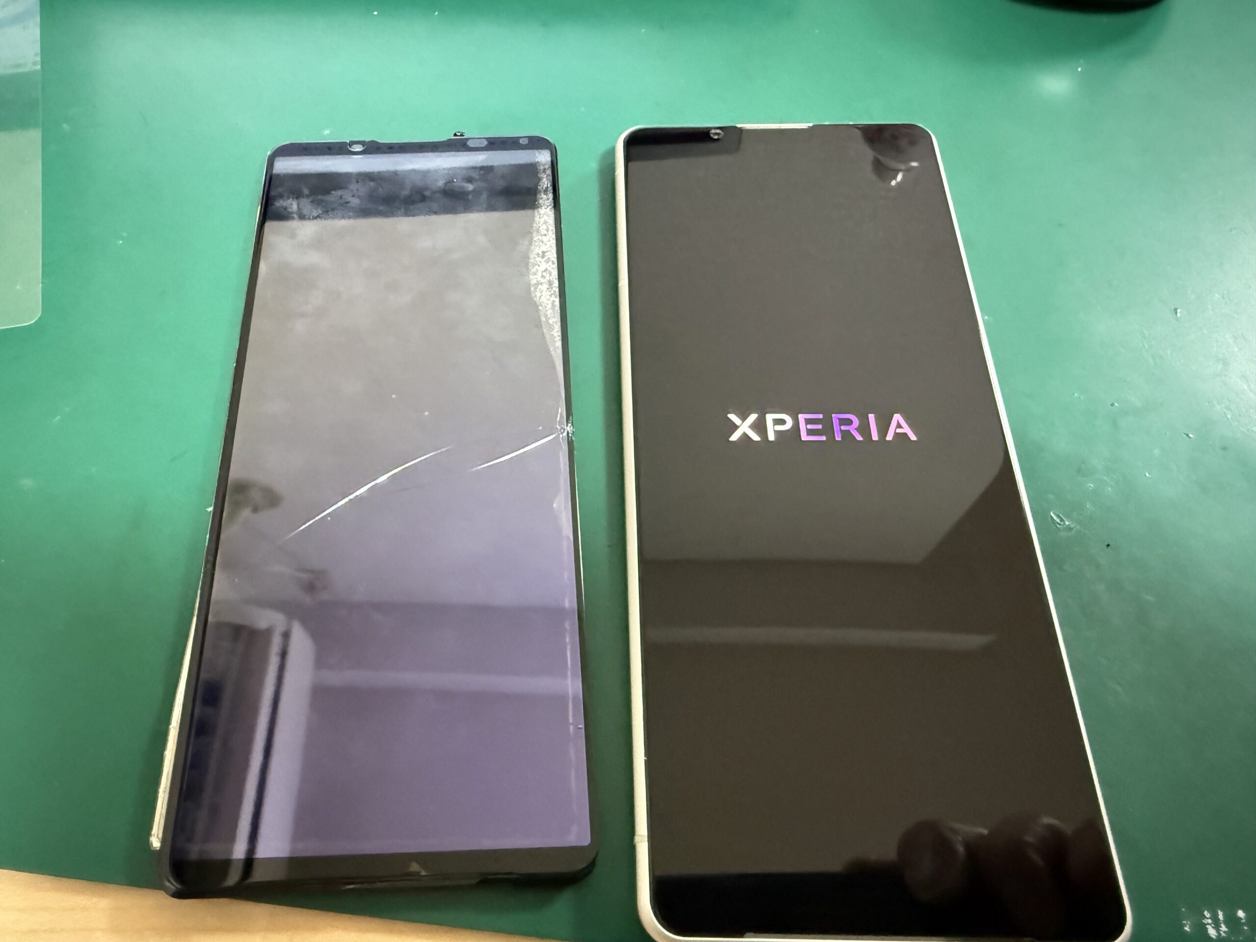 画面に緑の線が入ってしまったXperia5Ⅳの画面交換修理 | スマ