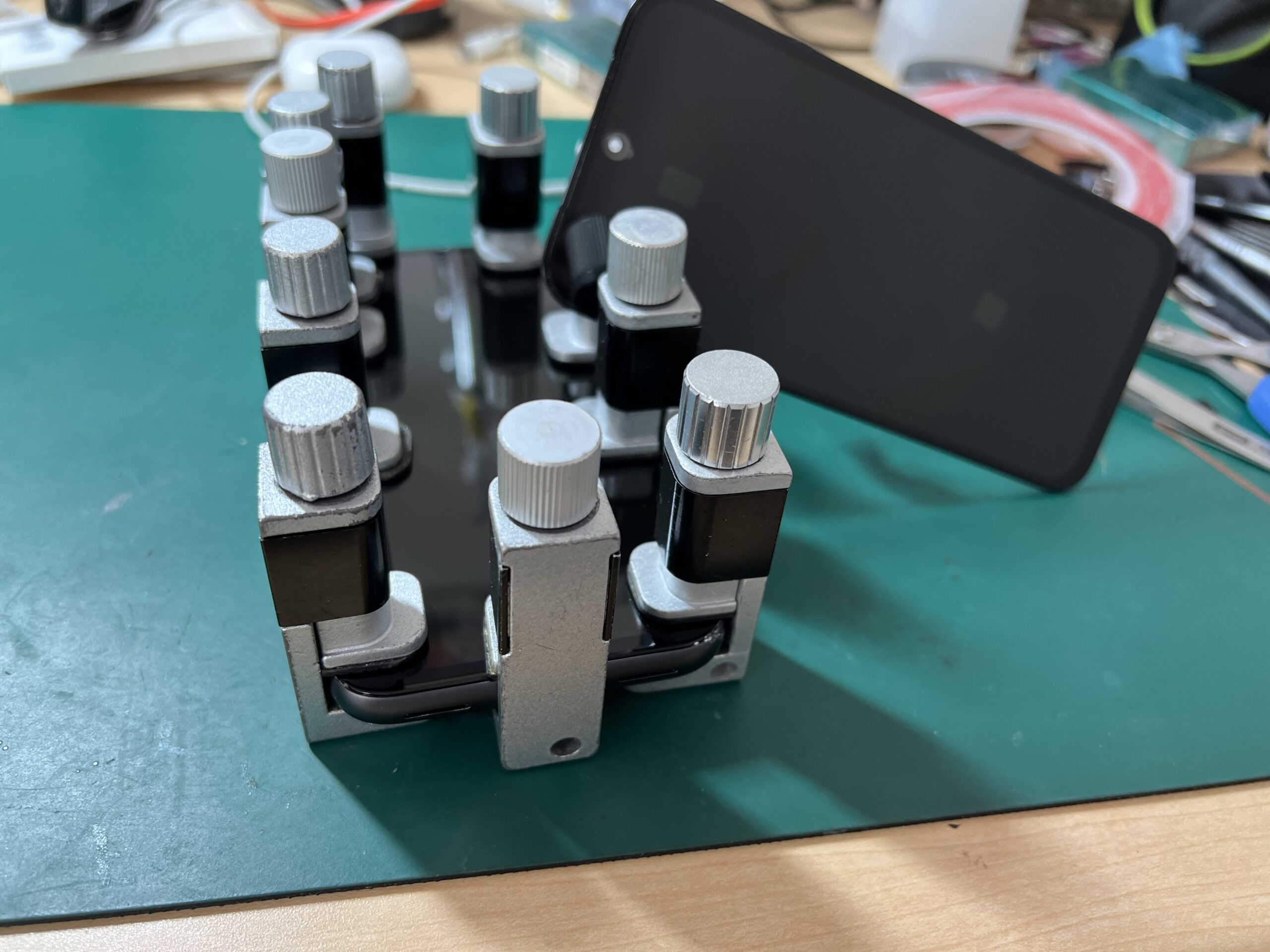 水場に落としてしまい起動不良になってしまったPixel8aの水没乾燥 水場に落としてしまい起動不良になってしまったPixel8aの水没乾燥