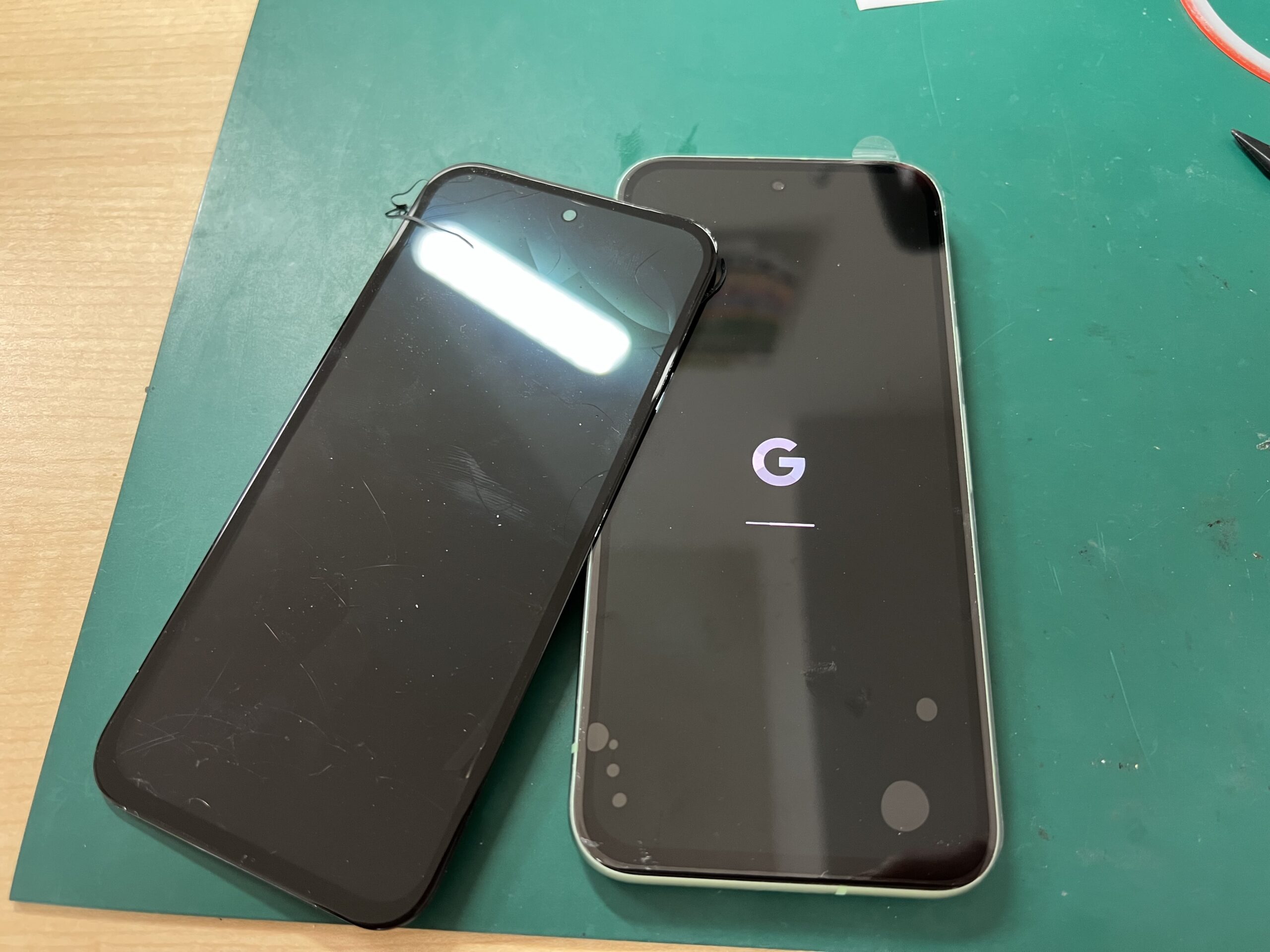 落下により画面は損してしまったPixel8aの画面交換修理 | スマ