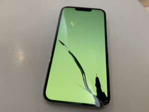 iPhone 13 Pro 液晶破損